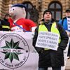 Demonstrace hasičů a policistů proti snížení platů