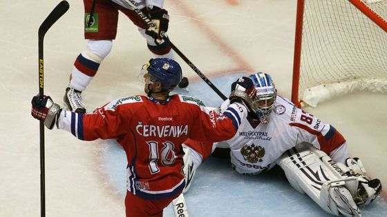 Roman Červenka otevřel brankově chudou bilanci duelu s Ruskem. Více snímků ze zápasu s relativně šťastnějším koncem pro český tým najdete v galerii.