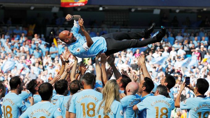 Pep Guardiola při oslavách titulu