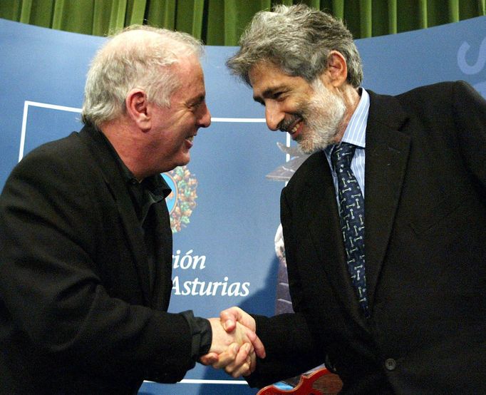 Edward Said (vpravo) s dirigentem Danielem Barenboimem roku 2002.