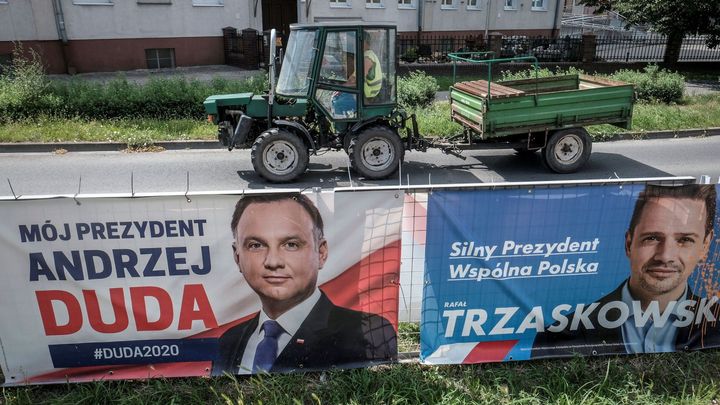 Toxické prezidentské drama. Polské volby budou vzácně těsné, země je rozetnutá vejpůl