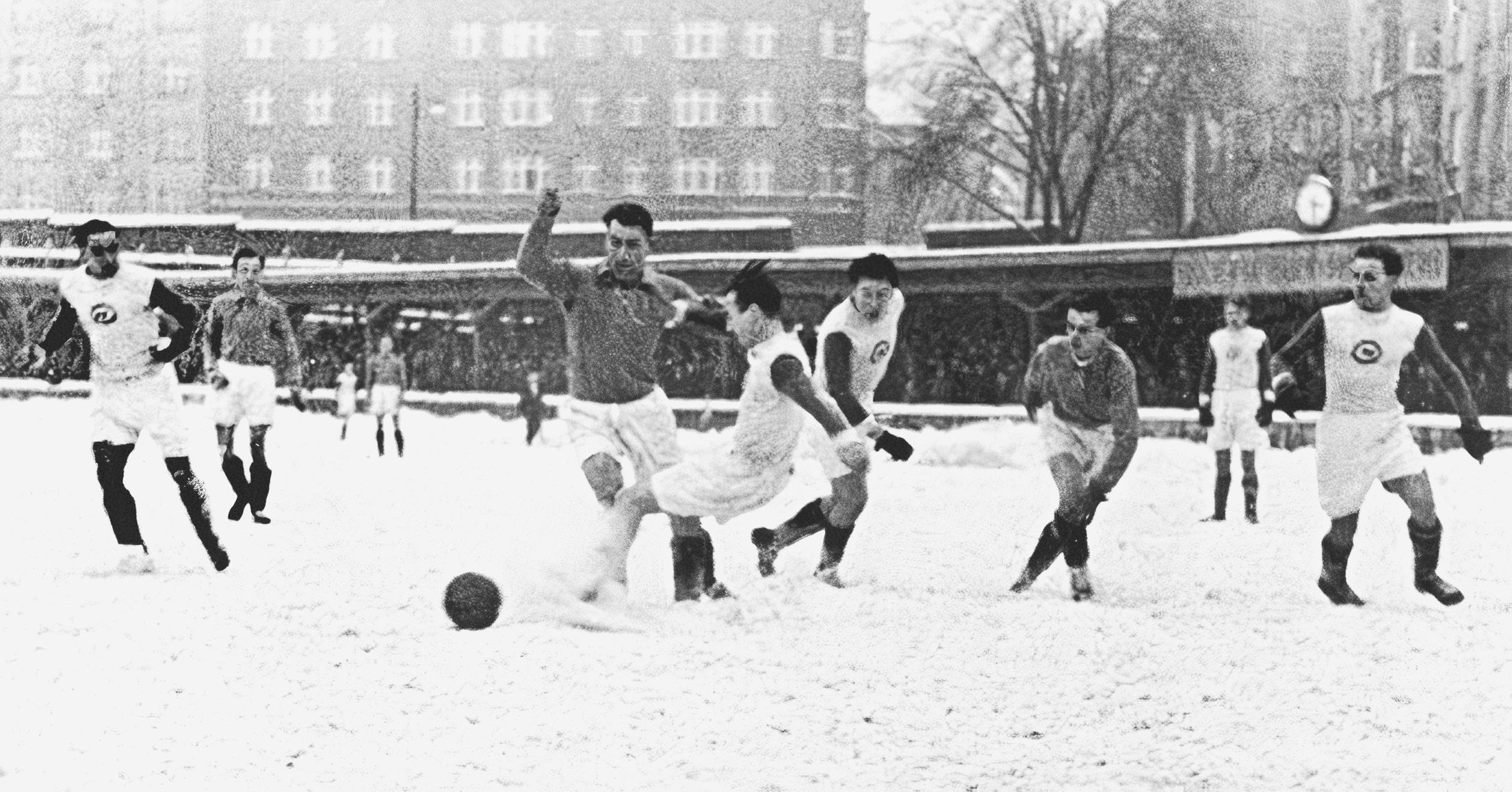 Fotogalerie / Před 90 lety byl otevřen fotbalový stadion Ďolíček klubu Bohemians 1905