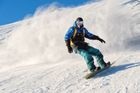 Britskému snowboardistovi v Alpách uvázla hlava ve sněhu. Po chvíli se udusil