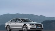 8. Audi A8 - meziroční změna hodnoty podle AAA Auto: -19,8 % (průměrná cena 477 567 Kč --> 382 789 Kč); meziroční změna hodnoty podle Carvago: -18,97 % (průměrná cena 913 250 Kč --> 739 990 Kč)