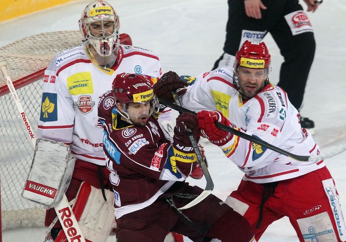 Hokej, extraliga, Sparta - Třinec: Marek Hovorka - Peter Hamerlík