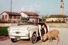 Autobianchi Bianchina (1957 až 1969):
Historie společnosti Bianchi započala v roce 1885, kdy se Edoardo Bianchi pustil do oprav a posléze výroby jízdních kol. Na přelomu století zahájil montáž motorových vozidel. Za druhé světové války byla továrna zničena a k obnovení produkce osobních aut scházely rodině prostředky.
