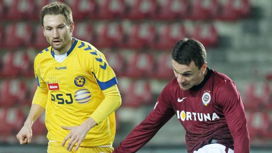 Prohlédněte si fotografie z osmifinále Poháru České pošty, v němž v úterý fotbalisté Sparty vyřadili Jihlavu až na penalty.