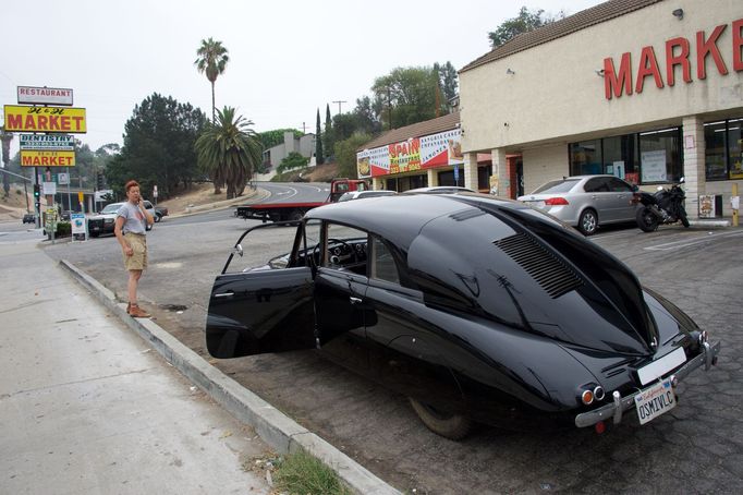 Sraz historických tatrovek v Los Angeles, během představení knihy Vladimíra Cettla "Zátiší s vraky Tatra".