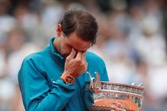 Živě: Nadal - Thiem 6:4, 6:3, 6:2. Antukový král ovládl French Open a bere jedenáctý titul