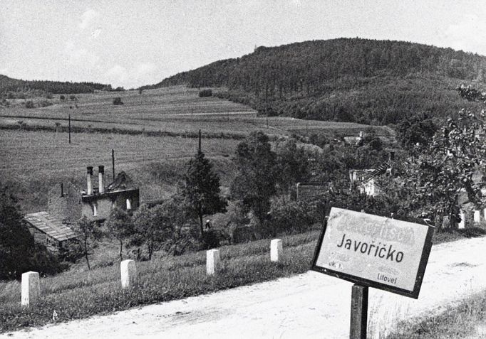 Masakry a vypálené osady od nacistů v dubnu 1945.