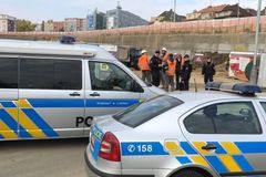 Mezi Bořislavkou a Náměstím Míru nejezdilo metro. Tubus narušila těžká technika