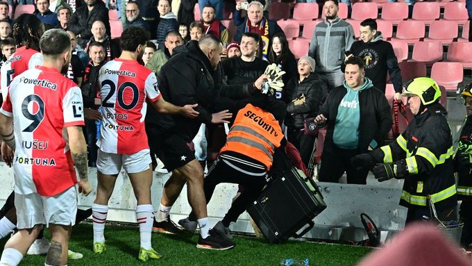 Potyčka po konci utkání Sparta - Slavia