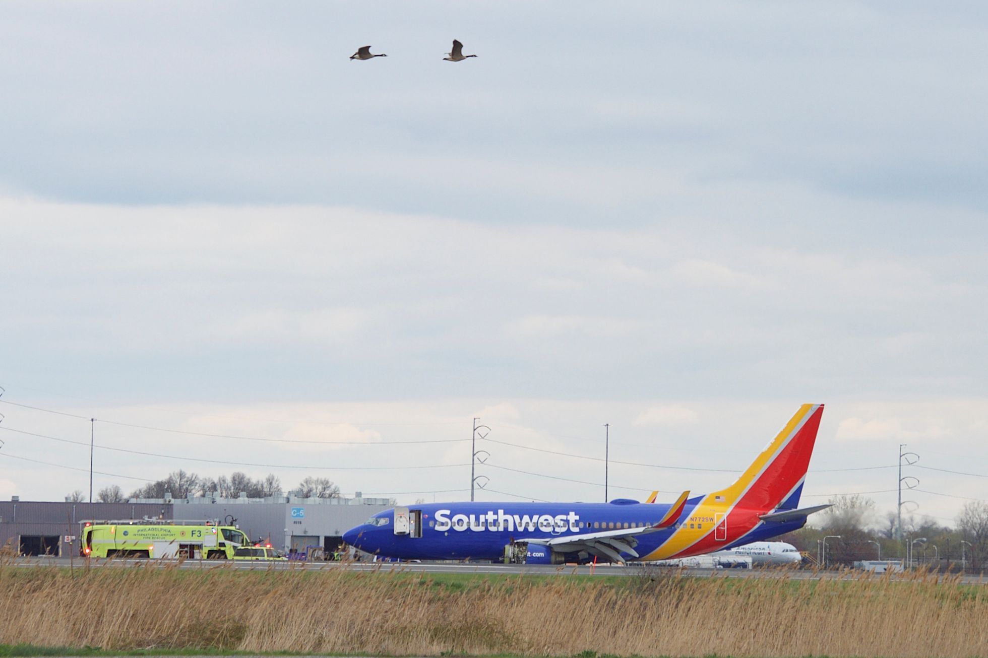 Boeing 737 společnosti Southwest Airlines, který musel nouzově přistát ve Filadelfii