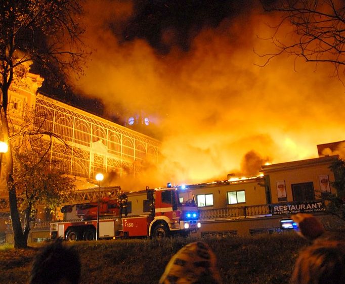 Požár levého křídla Průmyslového paláce