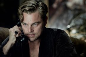Leonardo DiCaprio je velký Gatsby v pompézním spektáklu