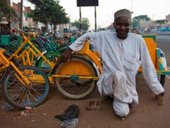Aminu Ahmad je prezidentem Asociace obětí obrny v Kano (Nigérie). Provozuje vlastní podnik s tricykly, jehož zaměstnance tvoří z 80 % lidé s obrnou.