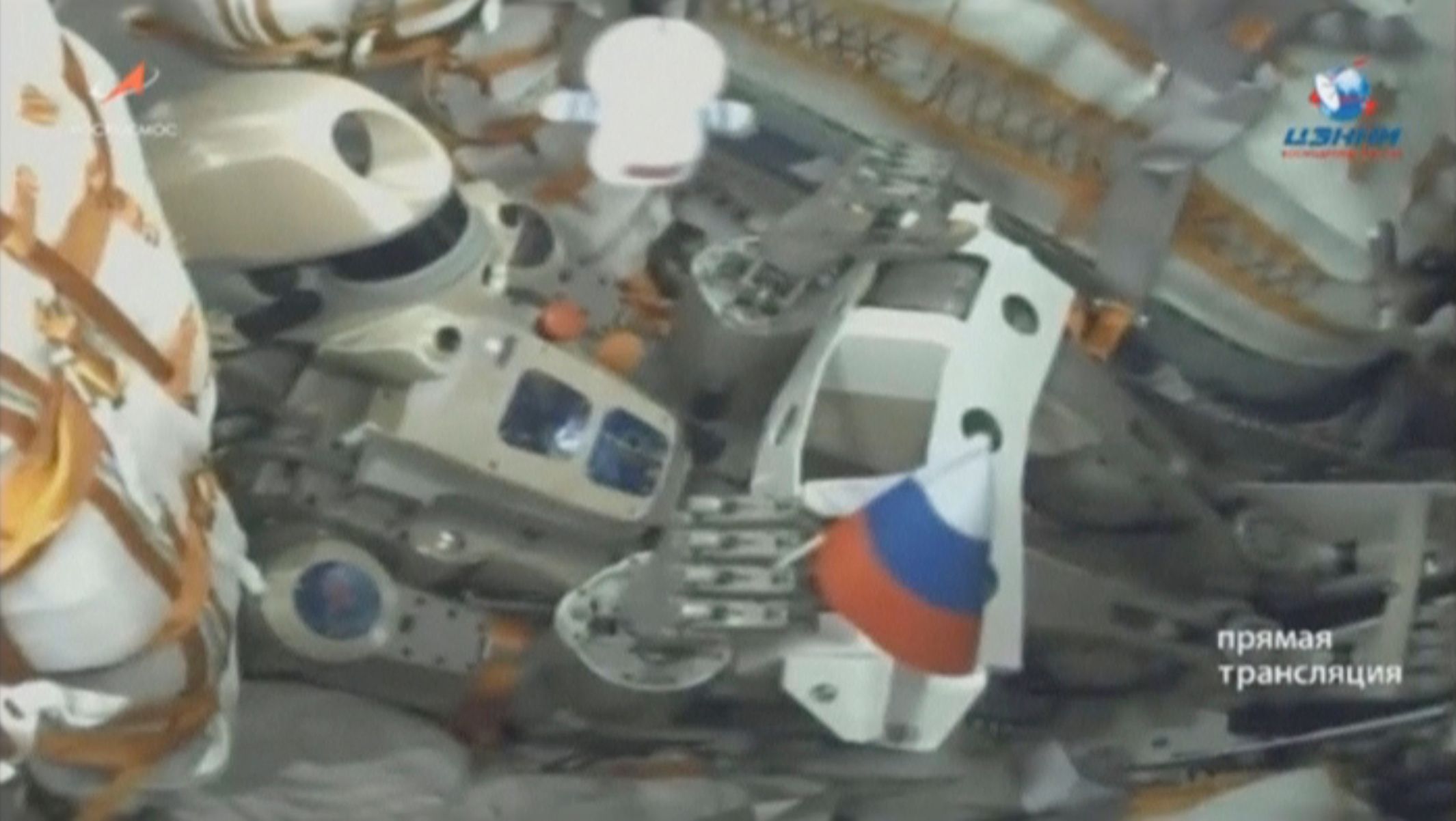Snímek z videa, na kterém je vidět robot Fjodor.