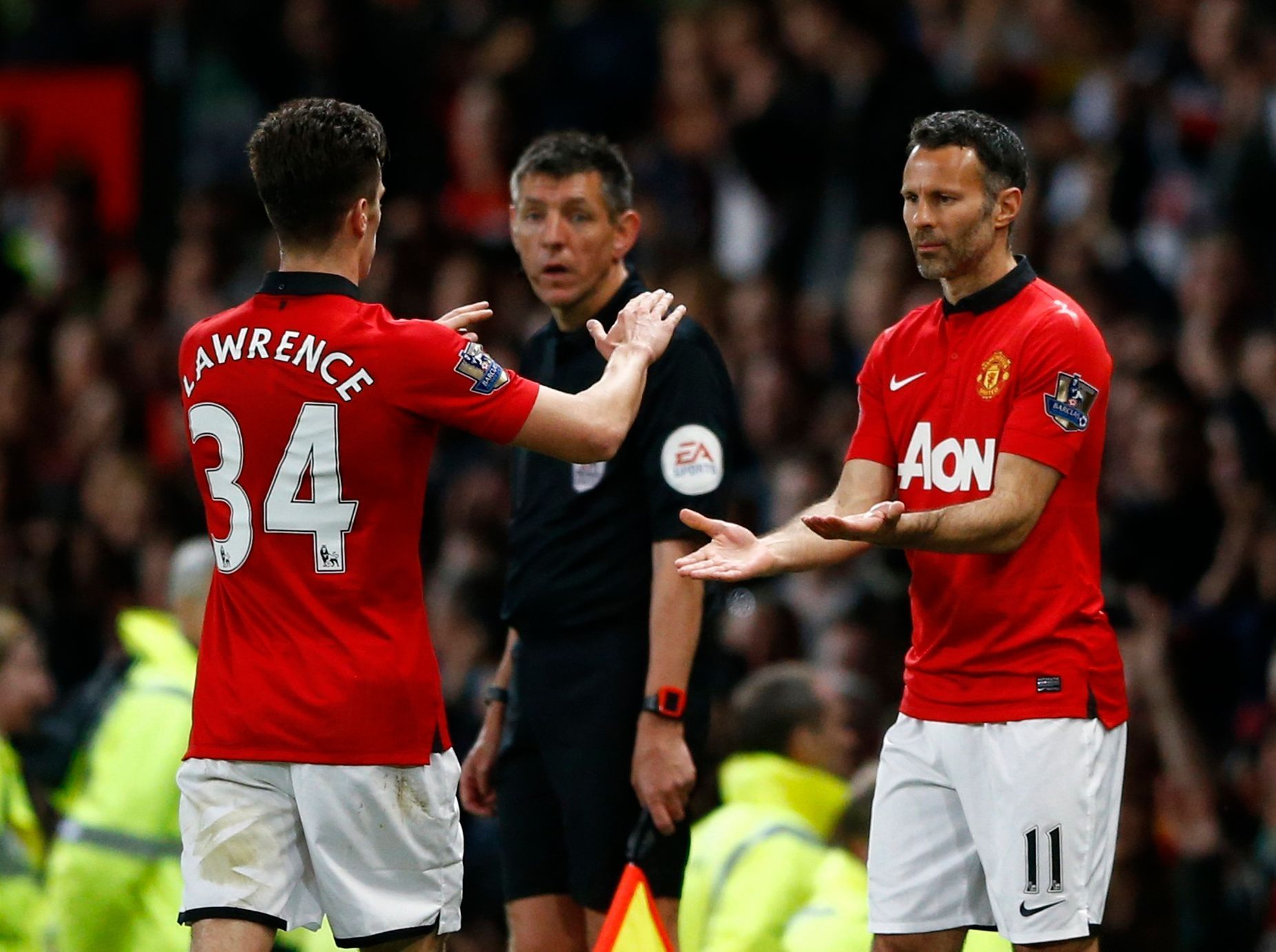 Manchester United: Ryan Giggs střídá Toma Lawrence (34)
