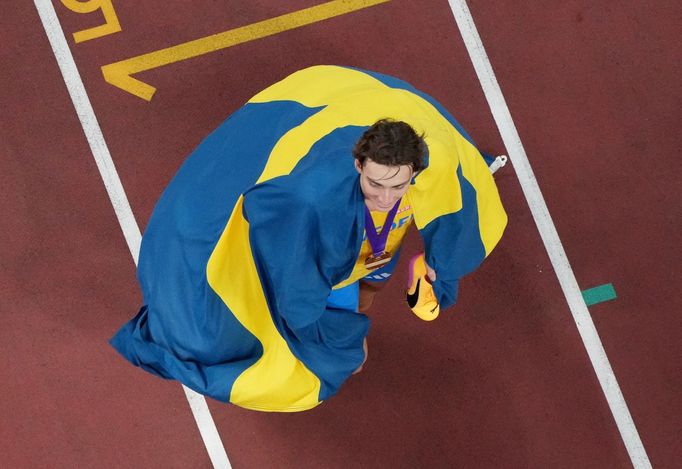 Švédský tyčkař Armand Duplantis a jeho rekord při MS v atletice 2025 v Tokiu