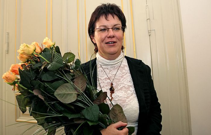 Dana Kuchtová s kyticí růží