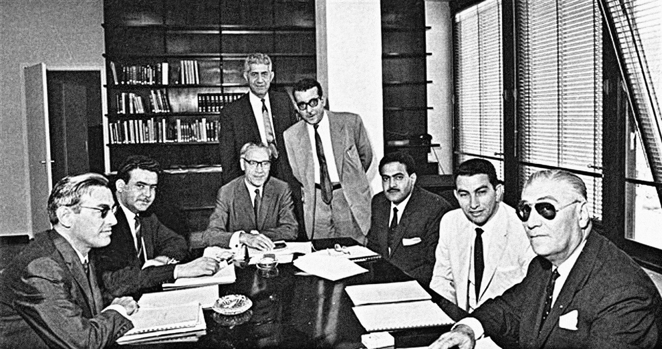 Организация опек год. ОПЕК конференция 1960. Конференция в Багдаде 1960. Первая конференция ОПЕК, 10-14 сентября 1960, Багдад, Ирак. Симпозиум в Дайтоне 1960.