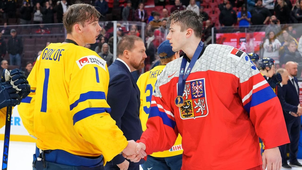 Čtrnáct nájezdů? Vůbec o tom nevím, přiznal hrdina Hrabal. Oslavu už zapomněl