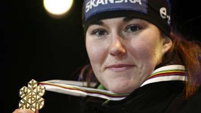 Šárka Záhrobská se zlatou medailí za slalom.