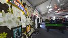 Athletes relax in a lounge area of the Athletes Village at Olympic Park in Stratford in east London July 23, 2012. REUTERS/Toby Melville (BRITAIN - Tags: MILITARY SPORT OLYMPICS) Published: Čec. 23, 2012, 3:01 odp.