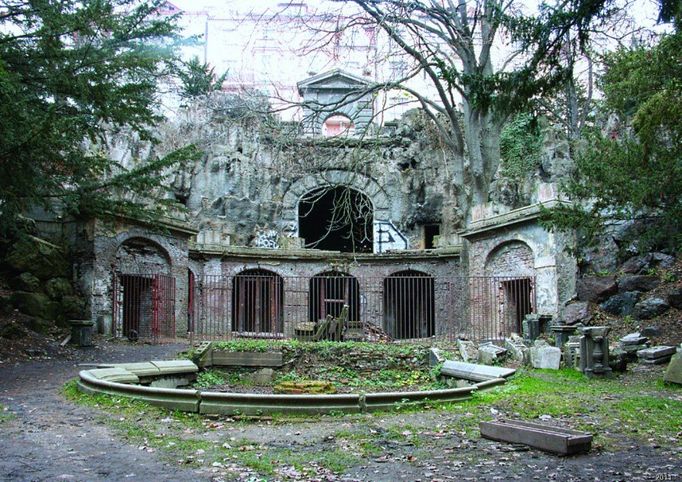 Grotta v Grébovce. Neboli umělá jeskyně v Havlíčkových sadech v Praze na Vinohradech.