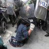 V Bolívii se demonstrující invalidé střetli s policii