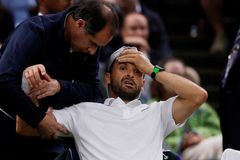 Zoufalý Dimitrov dojal Wimbledon. Nad budoucností Sinnera teď visí otazník