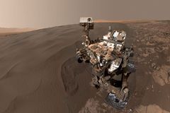 Prozkoumejte Mars s vozítkem Curiosity. NASA nabízí unikátní záběry rudé planety
