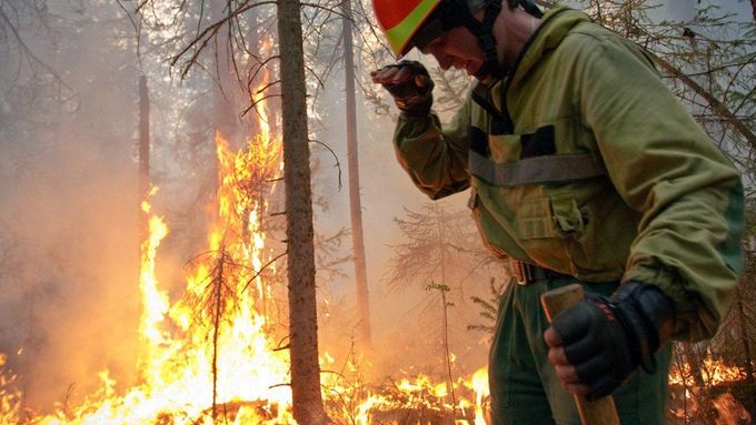 Foto: Sibiřská tajga stále hoří. Lidi ve městech trápí hustý dým, mluví o katastrofě