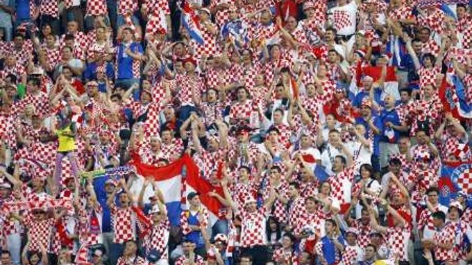 Chorvatší fanoušci v ochozech berlínského stadionu při zápase s Brazílií.