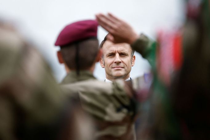 Francouzský prezident Emmanuel Macron na zahajovacím ceremoniálu oslav 80. výročí vylodění spojenců v Normandii 6. června 1944.