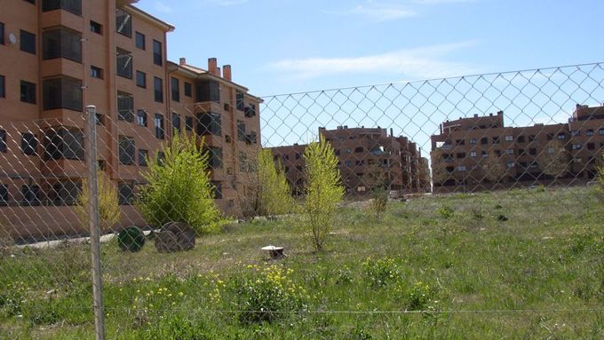 Mrtvé město Ciudad Valdeluz. Ve Španělsku jsou nyní prázdné více než tři miliony bytů.
