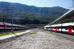 Poslední část skládačky: Švýcarsko po 10 letech dokončilo železniční tunel přes Alpy