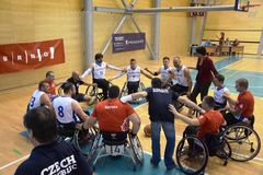 Čeští basketbalisté na vozíku zůstávají bez porážky a vítězí v základní skupině