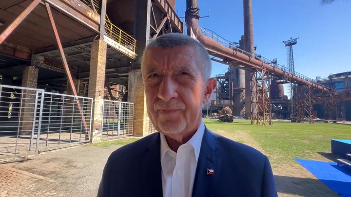 Já myslel, že to byla dlažební kostka, řekl Babiš k útoku. Pak ho rozčílili novináři; Zdroj foto: Aktuálně.cz