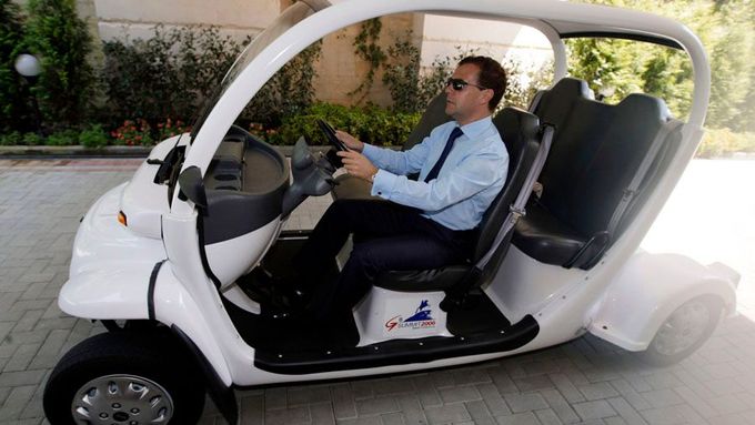 Elektrické vozítko řídil ruský prezident bezpečněji. Archivní foto