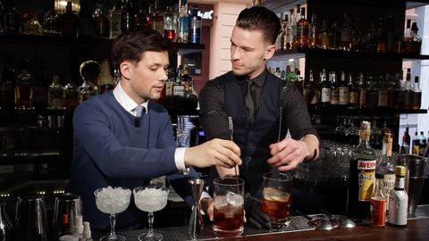Základ barmanství je v chování k zákazníkovi, drink zvládne umíchat i moderátor, říká barman