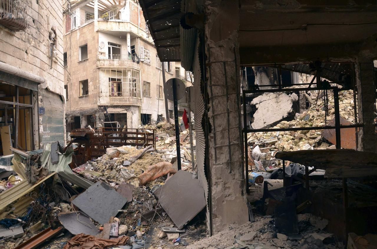 Разрушенная сирия. Сирия разрушенные города. Руины города Алеппо в Сирии. Развалины Алеппо Сирия. Разрушенные здания в Сирии.
