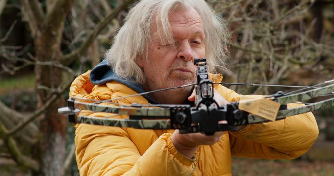 Z dokumentárního snímku Má to cenu!? režiséra Jana Strejcovského, který ukazuje zákulisí trhu s výtvarným uměním.