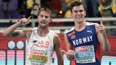 Marcin Lewandowski a Jakob Ingebrigtsen v cíli závodu na 1500 m na HME 2021 v Lodži