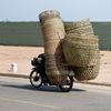 Ne pro články! Fotogalerie: Přetížení navzdory. Tak se v dopravě riskuje s nadměrným nákladem. / Kambodža
