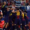 Fotbalisté Barcelony slaví gól v utkání španělské La Ligy 2012/13 se Sevillou.