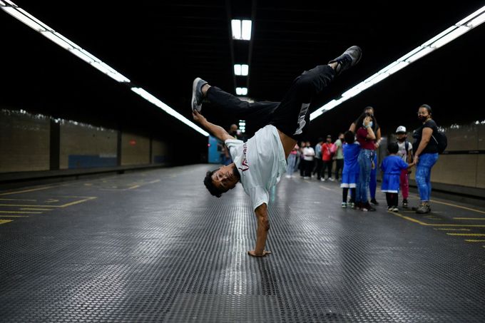 Kenyer Mendez, profesionální breakdancer z Venezuely, sní o startu na olympiádě v Paříži