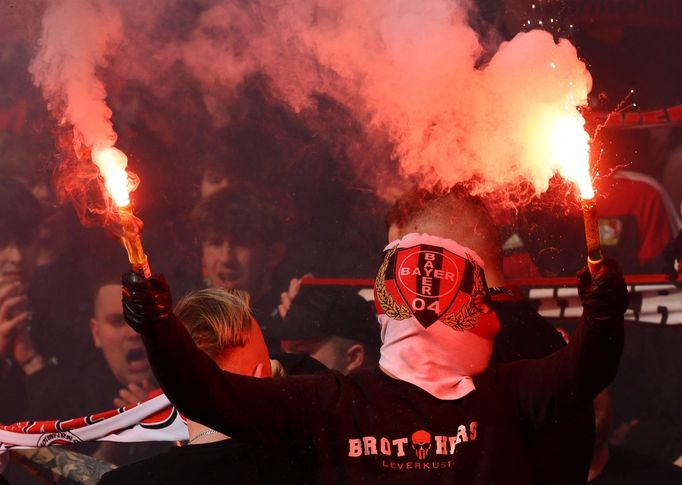 Bouřlivá atmosféra v zápase Leverkusen - Kolín