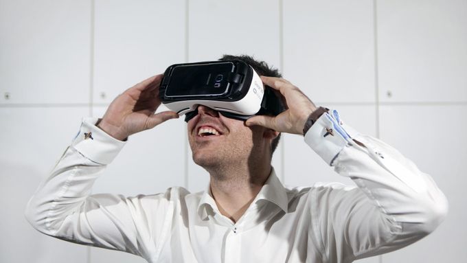 Helma pro virtuální realitu od společností Samsung a Oculus