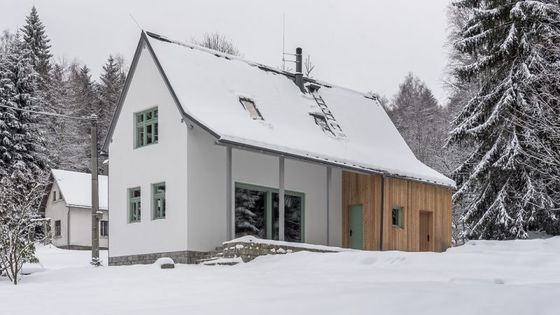 Kniha o chataření je vizuální nirvána. Jsou v ní historické fotky i současné stavby